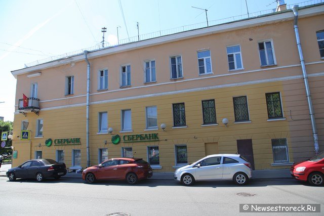 Здание дома 4/2 по ул.Володарского приводят в порядок Здание дома 4/2 по ул.Володарского приводят в порядок