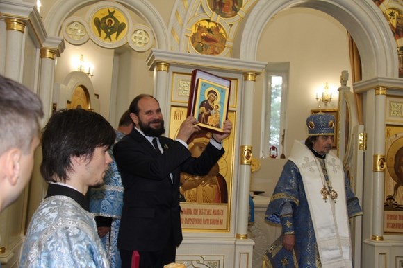 Алексею Куимову на 50-летие вручили медаль Апостола Петра I