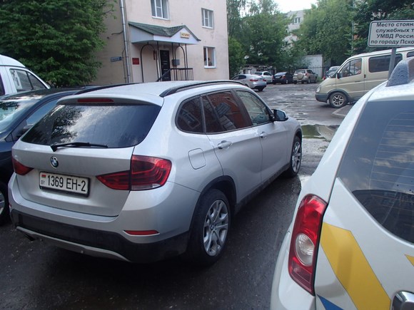 Угнанный в Сестрорецке BMW остановили на пути в Белоруссию Угнанный в Сестрорецке BMW остановили на пути в Белоруссию
