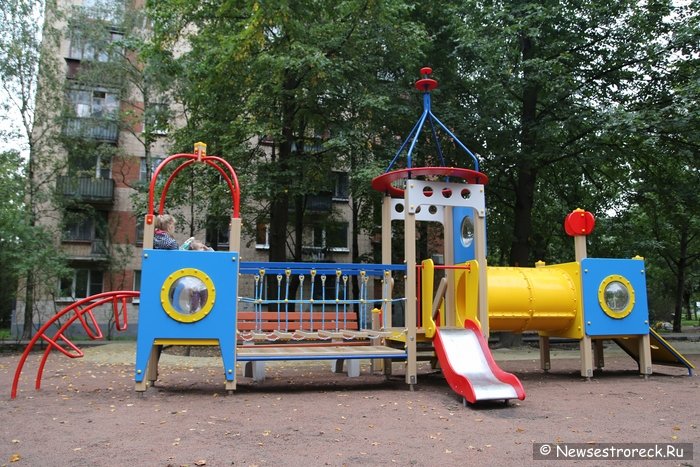 В центре Сестрорецка приземлились космические корабли В центре Сестрорецка приземлились космические корабли