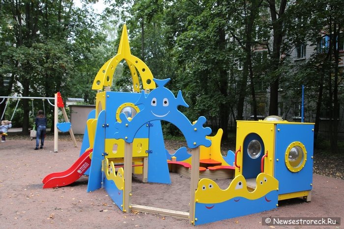В центре Сестрорецка приземлились космические корабли В центре Сестрорецка приземлились космические корабли