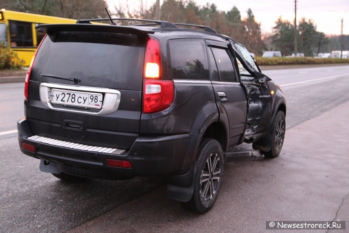 ДТП в Сестрорецке: Great Wall Hover сбил столб ДТП в Сестрорецке: Great Wall Hover сбил столб