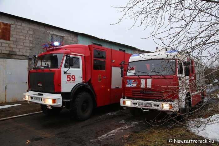 В ГК "Сестрорецк" горел гараж №2336 В ГК "Сестрорецк" горел гараж №2336