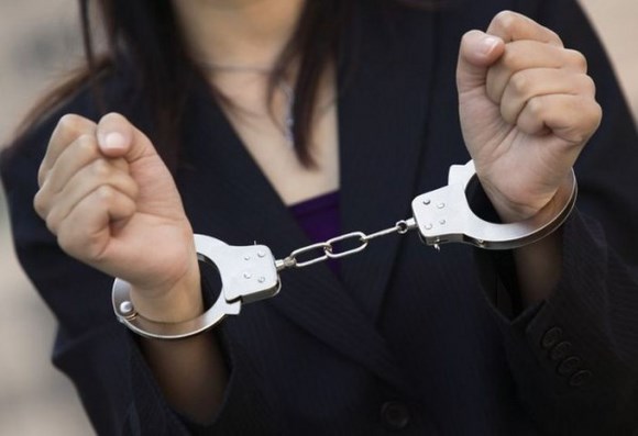 По подозрению в кражах в Сестрорецке задержана 26-летняя девушка