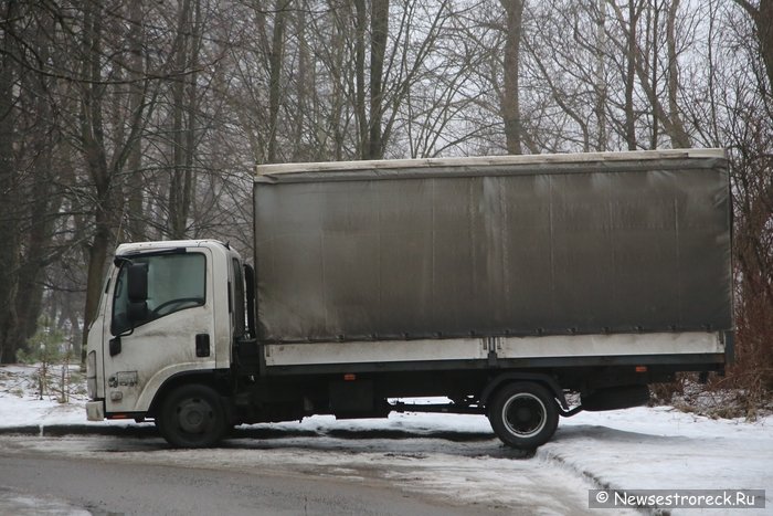 На Приморском шоссе 272 тушили автомобиль ISUZU На Приморском шоссе 272 тушили автомобиль ISUZU