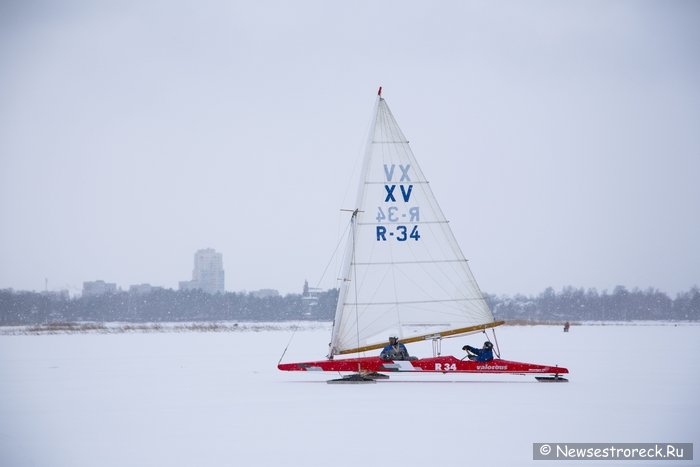 В Сестрорецке прошли гонки на буерах "Чемпионат озера Разлив - 2017" В Сестрорецке прошли гонки на буерах "Чемпионат озера Разлив - 2017"