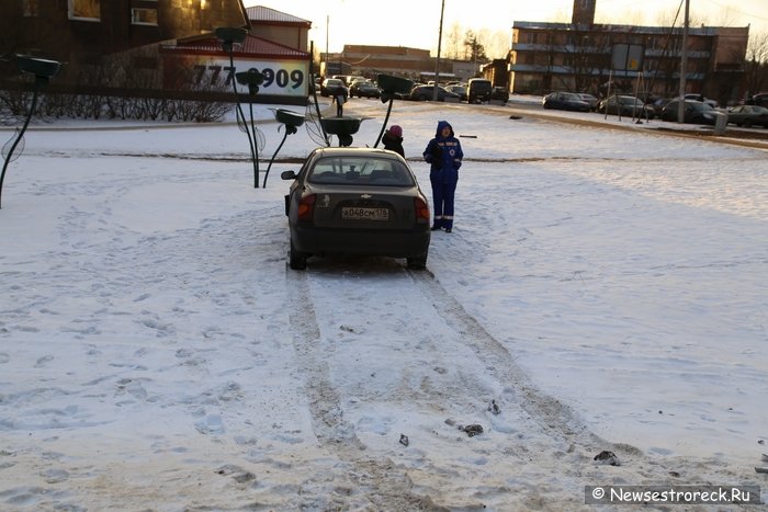ДТП в Сестрорецке: Chevrolet Lanos вылетел в кювет
