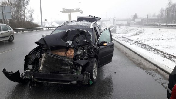 Внедорожник Volvo протаранил маршрутку № 417 Внедорожник Volvo протаранил маршрутку № 417