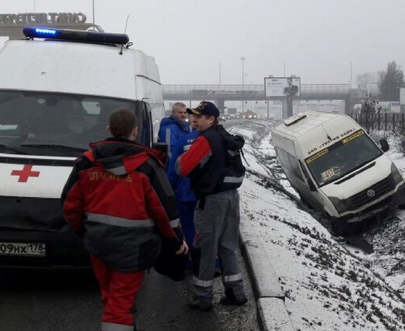 Внедорожник Volvo протаранил маршрутку № 417