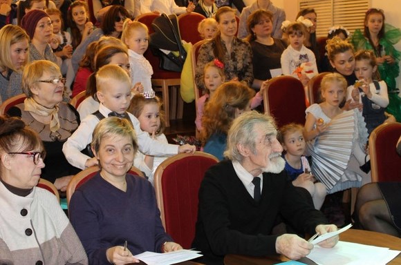 Конкурса чтецов среди дошкольников «Разукрасим мир стихами» Конкурса чтецов среди дошкольников «Разукрасим мир стихами»
