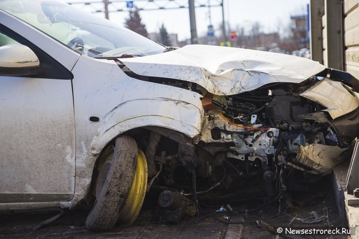 В Сестрорецке женщина на Mazda3 совершила ДТП В Сестрорецке женщина на Mazda3 совершила ДТП
