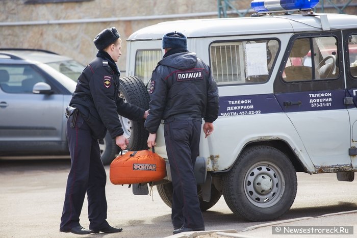 Подозрительный мобильный телефон напугал жителей Сестрорецка Подозрительный мобильный телефон напугал жителей Сестрорецка