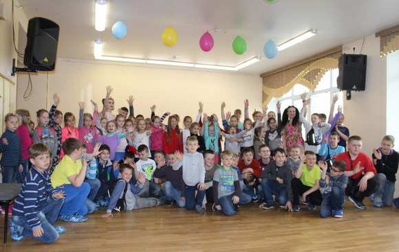 100 детей отдыхают в городском летнем оздоровительном лагере при школе №324 100 детей отдыхают в городском летнем оздоровительном лагере при школе №324