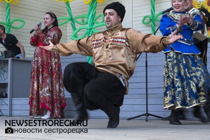 В Сестрорецке прошел праздник казачества «На службе Отечеству» В Сестрорецке прошел праздник казачества «На службе Отечеству»