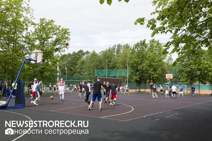 В Сестрорецке прошел турнир по стритболу "FLYING HIGH" В Сестрорецке прошел турнир по стритболу "FLYING HIGH"