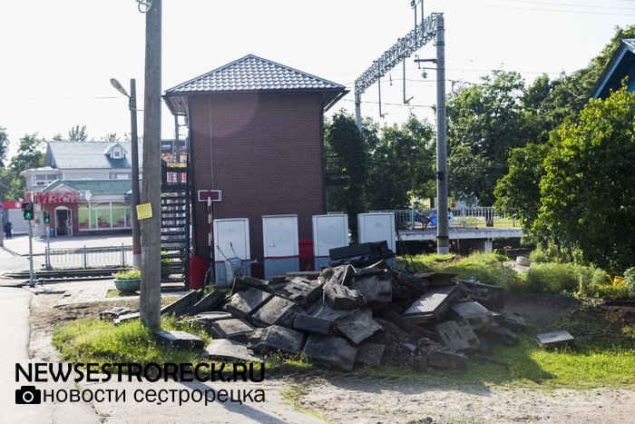 На железнодорожном переезде поменяли резинокордовый настил На железнодорожном переезде поменяли резинокордовый настил