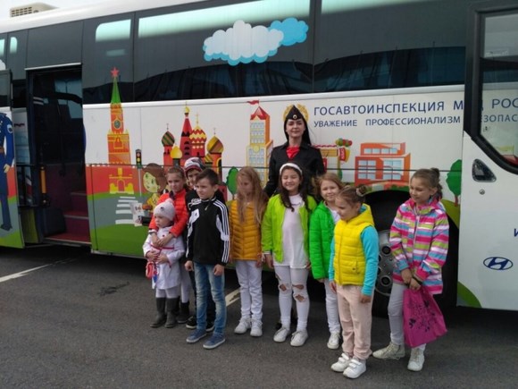 В Сестрорецке работал автобус-тренажер «Школа дорожной безопасности» В Сестрорецке работал автобус-тренажер «Школа дорожной безопасности»