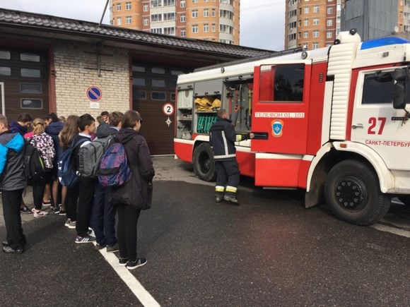 Школьники города Сестрорецка побывали в гостях у огнеборцев