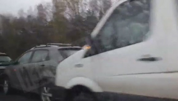 Зазевавшийся водитель маршрутки устроил массовую аварию в Сестрорецке
