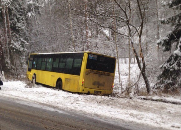 Автобус №211 вылетел в кювет с пассажирами