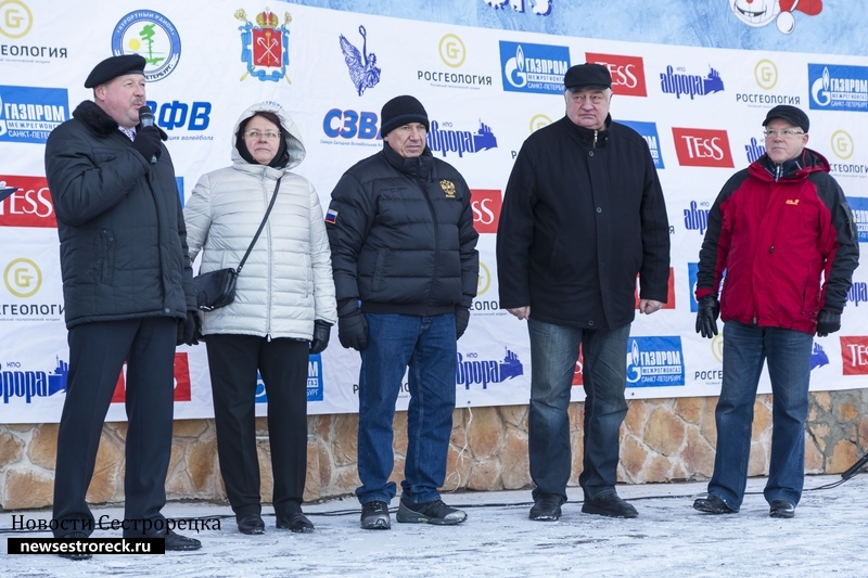 13-й Рождественский турнир по волейболу на снегу прошел в Сестрорецке