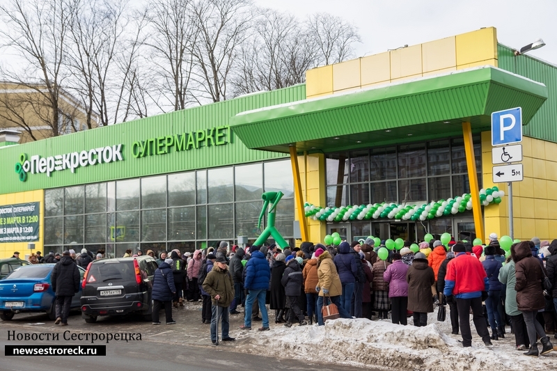 В Сестрорецке вместо супермаркета "О'Кей" открылся "Перекресток"
