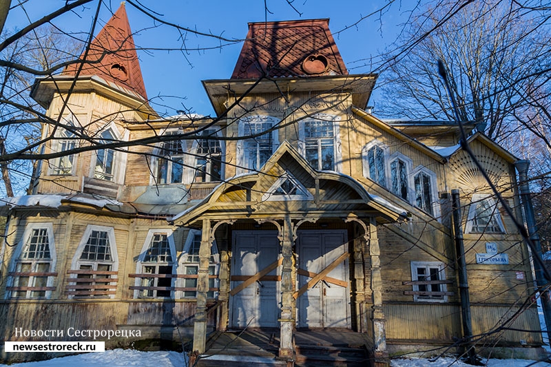 После визита прокуратуры на даче Кречева досками заколотили двери и окна