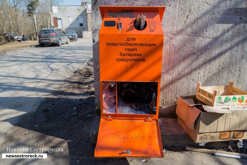 В Сестрорецке вандалы продолжают вскрывать «Экобоксы»