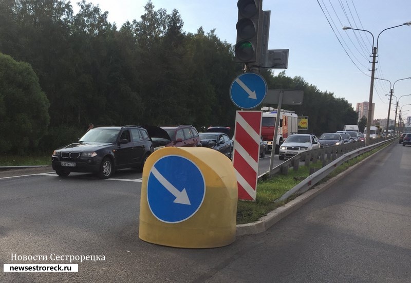В Сестрорецк на светофоре столкнулись 4 машины