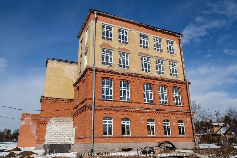Сложную школу в Сестрорецке доделают за 174 миллиона рублей