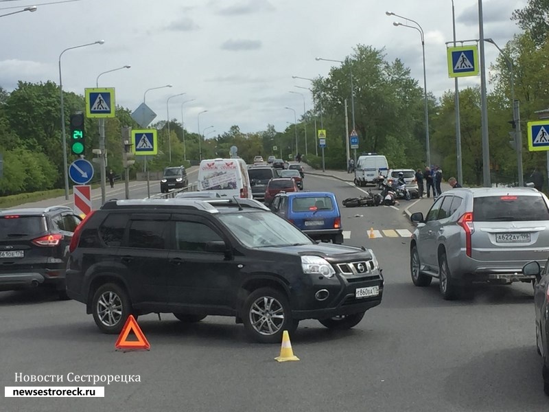 В ДТП на Приморском шоссе серьезно пострадал мотоциклист