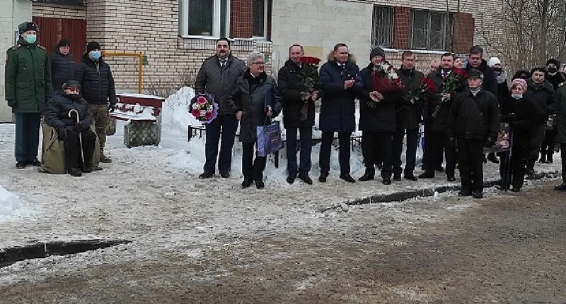 Начальник ОМВД России по Курортному району Санкт-Петербурга поздравил ветерана со 105-летием