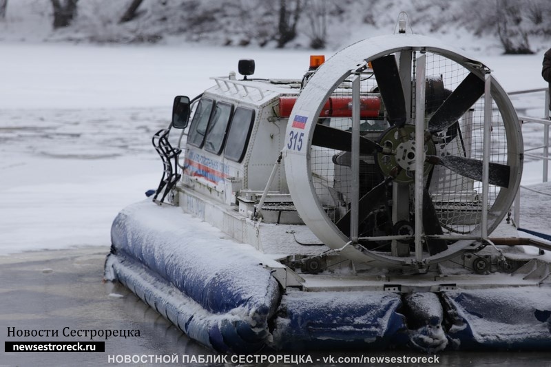Спасатели назвали места с самым коварным льдом в Петербурге