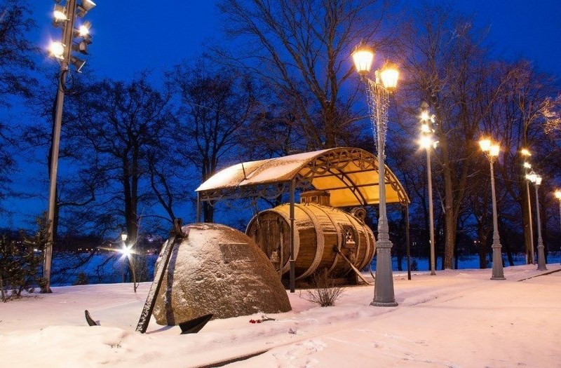 Памятник первой русской подлодке в Сестрорецке получил освещение