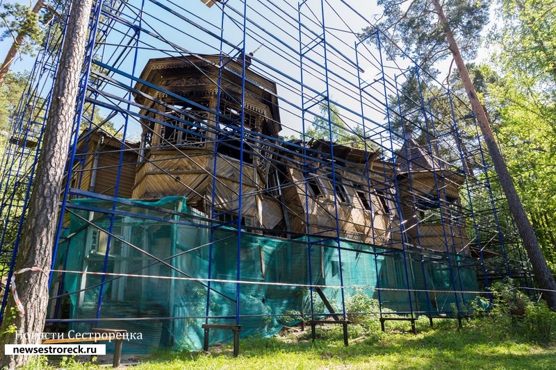 «Загородный дом Л.А. Змигродского» спрячут за баннер ценой 900 тысяч рублей